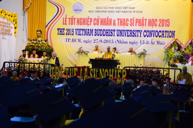 Gần 500 Cử nhân và Thạc sĩ Phật học khóa IX hân hoan mừng lễ tốt nghiệp