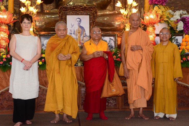 Tiến sĩ người Đức thuyết trình về Phật giáo và thiên nhiên: thương yêu con người và động vật