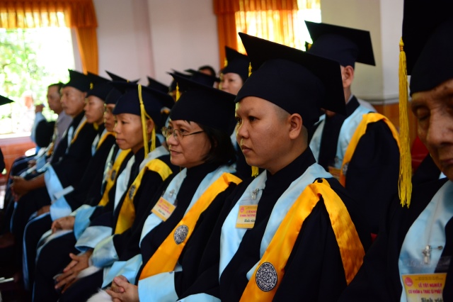 Gần 500 Cử nhân và Thạc sĩ Phật học khóa IX hân hoan mừng lễ tốt nghiệp