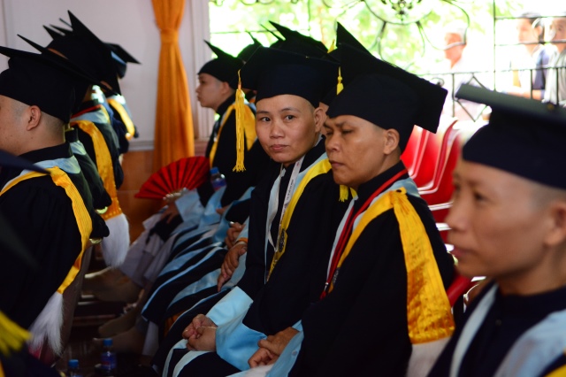 Gần 500 Cử nhân và Thạc sĩ Phật học khóa IX hân hoan mừng lễ tốt nghiệp
