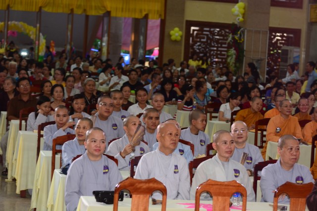 Tiến sĩ người Đức thuyết trình về Phật giáo và thiên nhiên: thương yêu con người và động vật