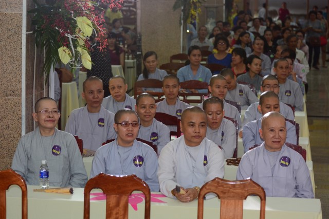 Tiến sĩ người Đức thuyết trình về Phật giáo và thiên nhiên: thương yêu con người và động vật