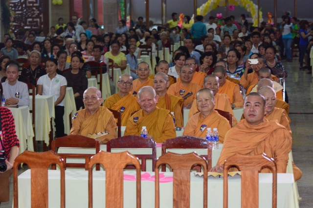 Tiến sĩ người Đức thuyết trình về Phật giáo và thiên nhiên: thương yêu con người và động vật