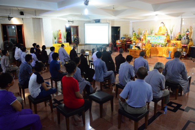 Tiến sĩ người Đức thuyết trình về Phật giáo và thiên nhiên: thương yêu con người và động vật