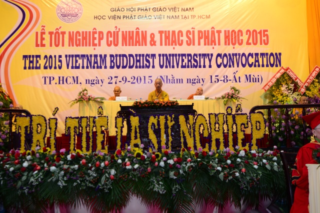 Gần 500 Cử nhân và Thạc sĩ Phật học khóa IX hân hoan mừng lễ tốt nghiệp