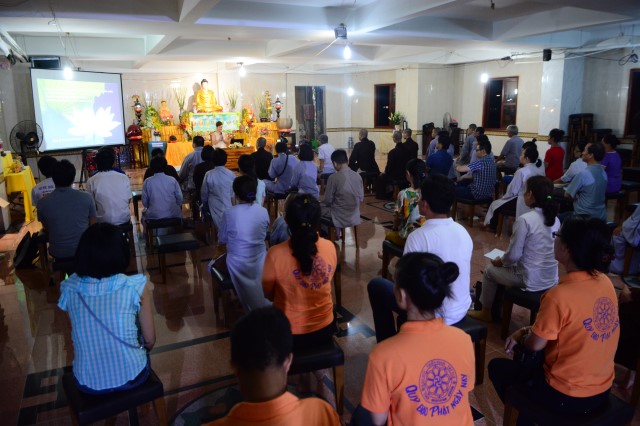 Tiến sĩ người Đức thuyết trình về Phật giáo và thiên nhiên: thương yêu con người và động vật