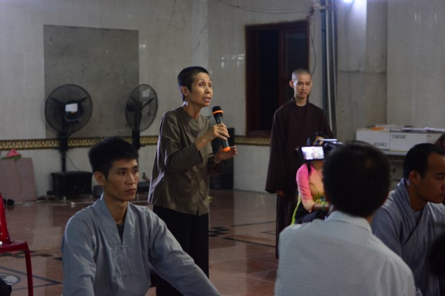 Tiến sĩ người Đức thuyết trình về Phật giáo và thiên nhiên: thương yêu con người và động vật