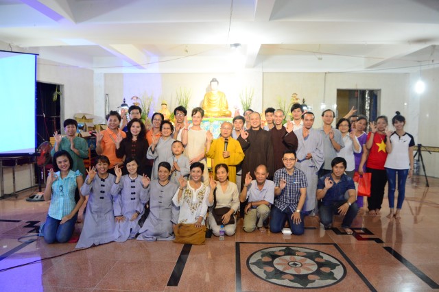 Tiến sĩ người Đức thuyết trình về Phật giáo và thiên nhiên: thương yêu con người và động vật