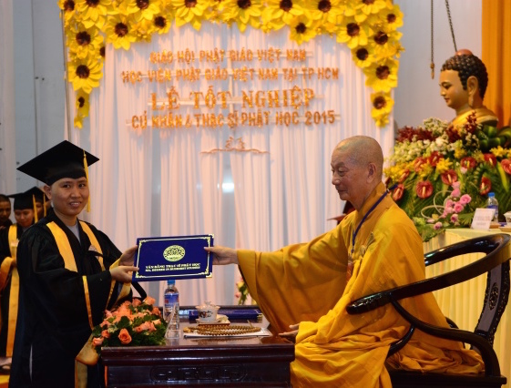Gần 500 Cử nhân và Thạc sĩ Phật học khóa IX hân hoan mừng lễ tốt nghiệp