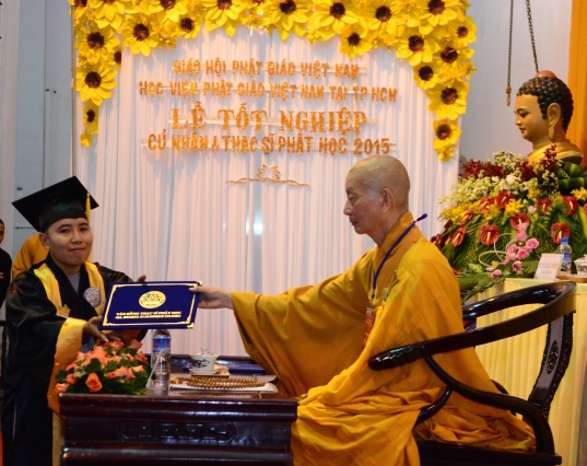Gần 500 Cử nhân và Thạc sĩ Phật học khóa IX hân hoan mừng lễ tốt nghiệp