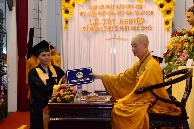 Gần 500 Cử nhân và Thạc sĩ Phật học khóa IX hân hoan mừng lễ tốt nghiệp