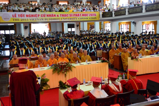 Gần 500 Cử nhân và Thạc sĩ Phật học khóa IX hân hoan mừng lễ tốt nghiệp