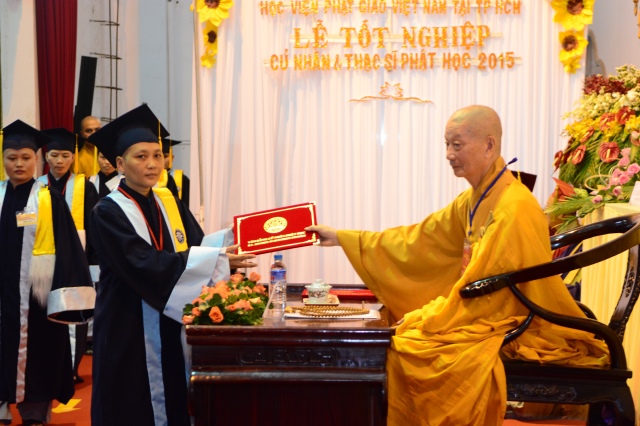 Gần 500 Cử nhân và Thạc sĩ Phật học khóa IX hân hoan mừng lễ tốt nghiệp