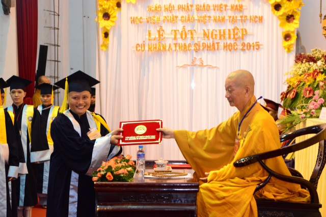 Gần 500 Cử nhân và Thạc sĩ Phật học khóa IX hân hoan mừng lễ tốt nghiệp