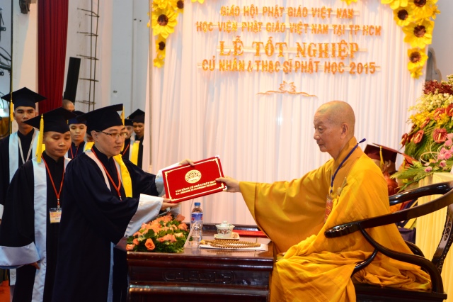 Gần 500 Cử nhân và Thạc sĩ Phật học khóa IX hân hoan mừng lễ tốt nghiệp