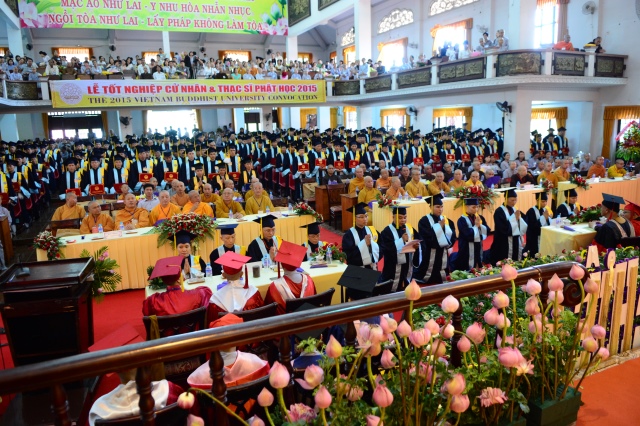 Gần 500 Cử nhân và Thạc sĩ Phật học khóa IX hân hoan mừng lễ tốt nghiệp