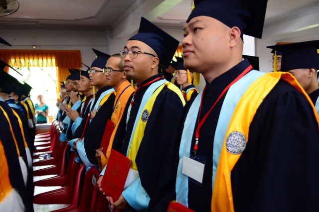 Gần 500 Cử nhân và Thạc sĩ Phật học khóa IX hân hoan mừng lễ tốt nghiệp