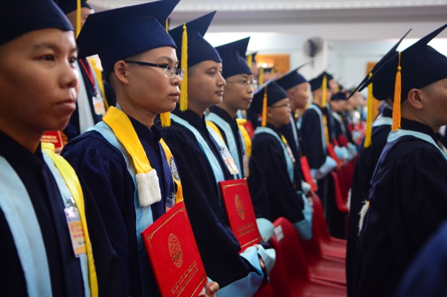 Gần 500 Cử nhân và Thạc sĩ Phật học khóa IX hân hoan mừng lễ tốt nghiệp