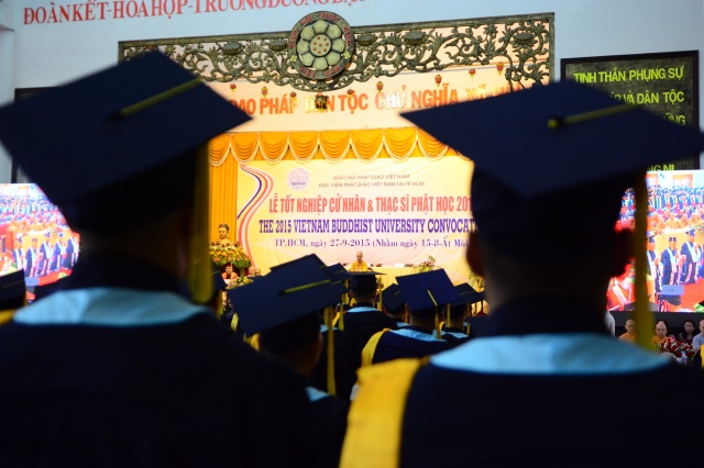 Gần 500 Cử nhân và Thạc sĩ Phật học khóa IX hân hoan mừng lễ tốt nghiệp