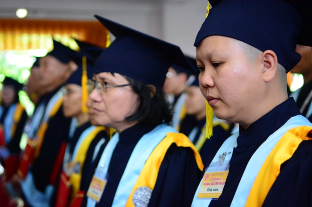 Gần 500 Cử nhân và Thạc sĩ Phật học khóa IX hân hoan mừng lễ tốt nghiệp
