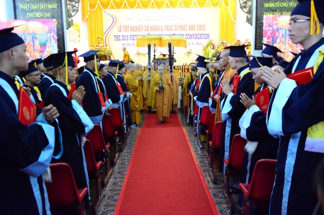 Gần 500 Cử nhân và Thạc sĩ Phật học khóa IX hân hoan mừng lễ tốt nghiệp