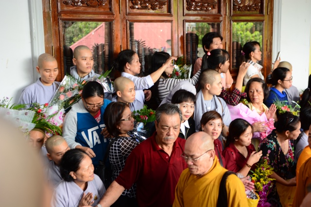 Gần 500 Cử nhân và Thạc sĩ Phật học khóa IX hân hoan mừng lễ tốt nghiệp
