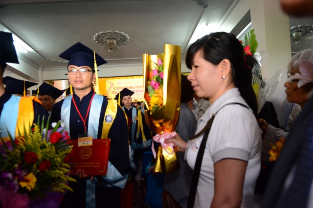 Gần 500 Cử nhân và Thạc sĩ Phật học khóa IX hân hoan mừng lễ tốt nghiệp