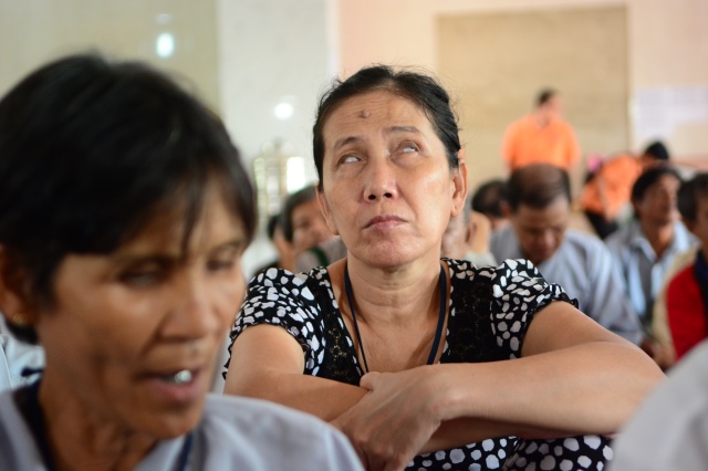 Quỹ Đạo Phật Ngày Nay: Tặng quà cho 163 người khiếm thị thành phố 09-2015