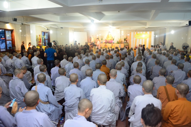 Quỹ Đạo Phật Ngày Nay tặng trên 200 xuất học bổng cho Tăng Ni năm học 2015-2016