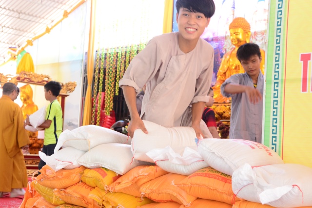 Quỹ Đạo Phật Ngày Nay chia sẻ tình thương với vùng đất nghèo Hà Tĩnh