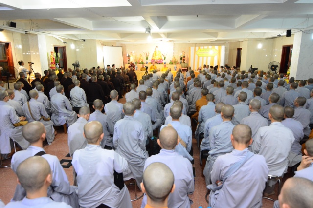 Quỹ Đạo Phật Ngày Nay tặng trên 200 xuất học bổng cho Tăng Ni năm học 2015-2016