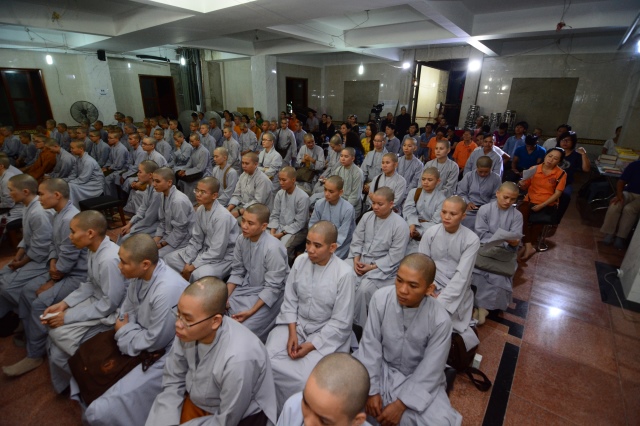 Quỹ Đạo Phật Ngày Nay tặng trên 200 xuất học bổng cho Tăng Ni năm học 2015-2016