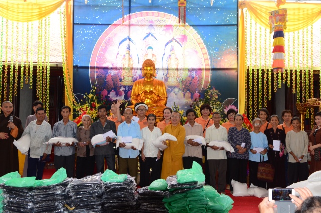 Quỹ Đạo Phật Ngày Nay chia sẻ tình thương với vùng đất nghèo Hà Tĩnh