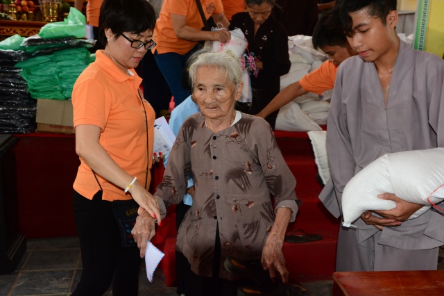 Quỹ Đạo Phật Ngày Nay chia sẻ tình thương với vùng đất nghèo Hà Tĩnh