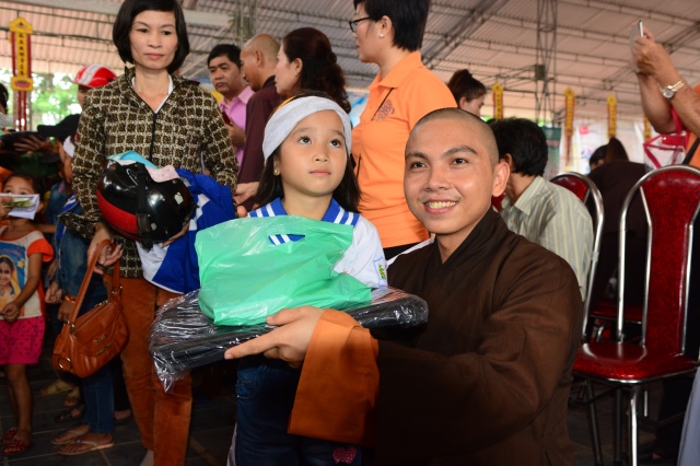 Quỹ Đạo Phật Ngày Nay chia sẻ tình thương với vùng đất nghèo Hà Tĩnh