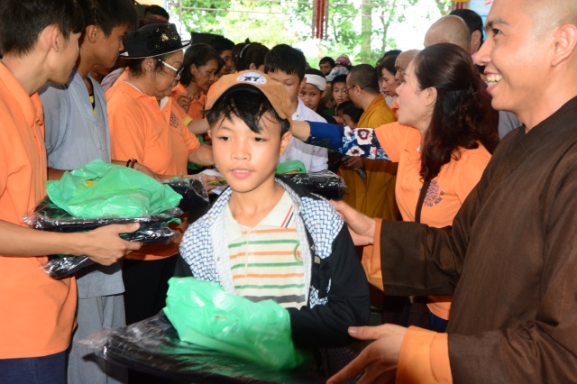 Quỹ Đạo Phật Ngày Nay chia sẻ tình thương với vùng đất nghèo Hà Tĩnh