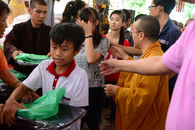 Quỹ Đạo Phật Ngày Nay chia sẻ tình thương với vùng đất nghèo Hà Tĩnh