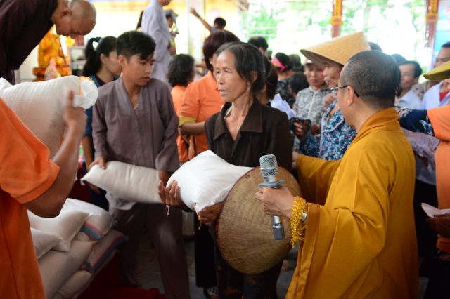 Quỹ Đạo Phật Ngày Nay chia sẻ tình thương với vùng đất nghèo Hà Tĩnh