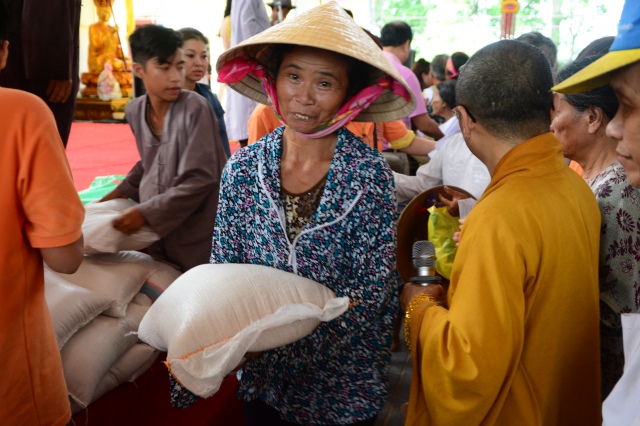 Quỹ Đạo Phật Ngày Nay chia sẻ tình thương với vùng đất nghèo Hà Tĩnh