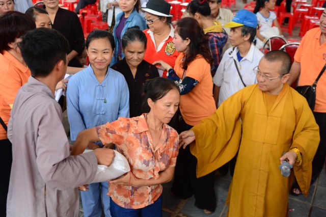 Quỹ Đạo Phật Ngày Nay chia sẻ tình thương với vùng đất nghèo Hà Tĩnh