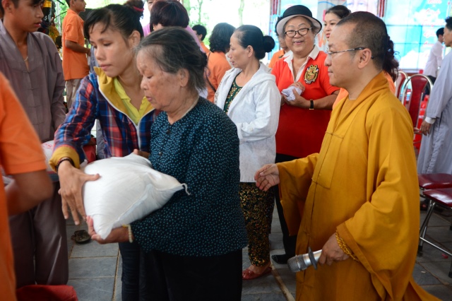 Quỹ Đạo Phật Ngày Nay chia sẻ tình thương với vùng đất nghèo Hà Tĩnh