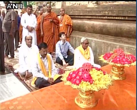 Ấn Độ: Chùm ảnh Thủ tướng Ấn Độ Narendra Modi chiêm bái và cầu nguyện tại Tháp Giác Ngộ