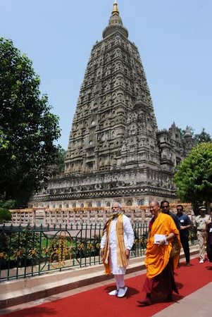 Ấn Độ: Chùm ảnh Thủ tướng Ấn Độ Narendra Modi chiêm bái và cầu nguyện tại Tháp Giác Ngộ