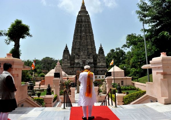Ấn Độ: Chùm ảnh Thủ tướng Ấn Độ Narendra Modi chiêm bái và cầu nguyện tại Tháp Giác Ngộ