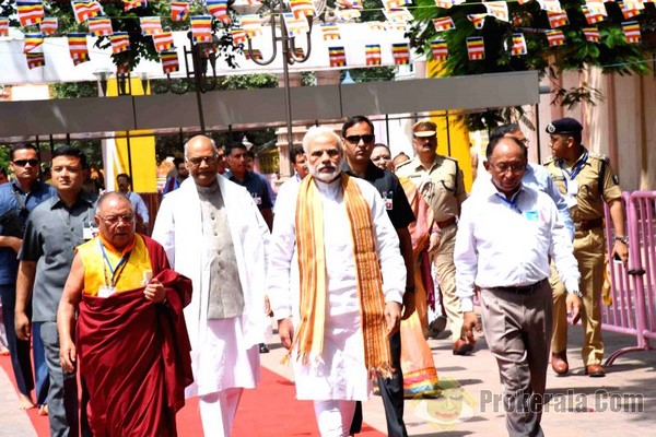 Ấn Độ: Chùm ảnh Thủ tướng Ấn Độ Narendra Modi chiêm bái và cầu nguyện tại Tháp Giác Ngộ