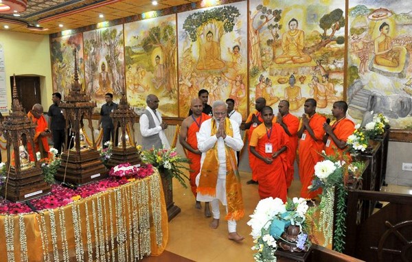 Ấn Độ: Chùm ảnh Thủ tướng Ấn Độ Narendra Modi chiêm bái và cầu nguyện tại Tháp Giác Ngộ