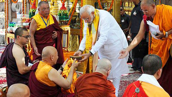 Ấn Độ: Chùm ảnh Thủ tướng Ấn Độ Narendra Modi chiêm bái và cầu nguyện tại Tháp Giác Ngộ