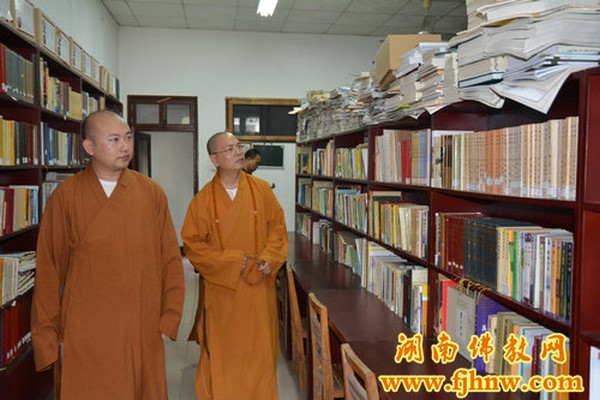 Trung Quốc: Hiệp hội Phật giáo Canada viếng thăm Lộc Sơn Tự