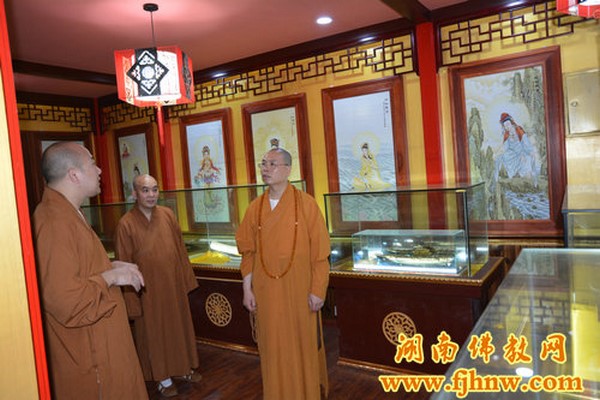 Trung Quốc: Hiệp hội Phật giáo Canada viếng thăm Lộc Sơn Tự