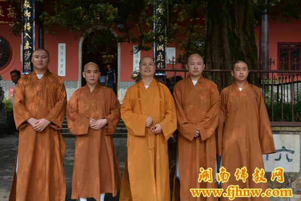 Trung Quốc: Hiệp hội Phật giáo Canada viếng thăm Lộc Sơn Tự